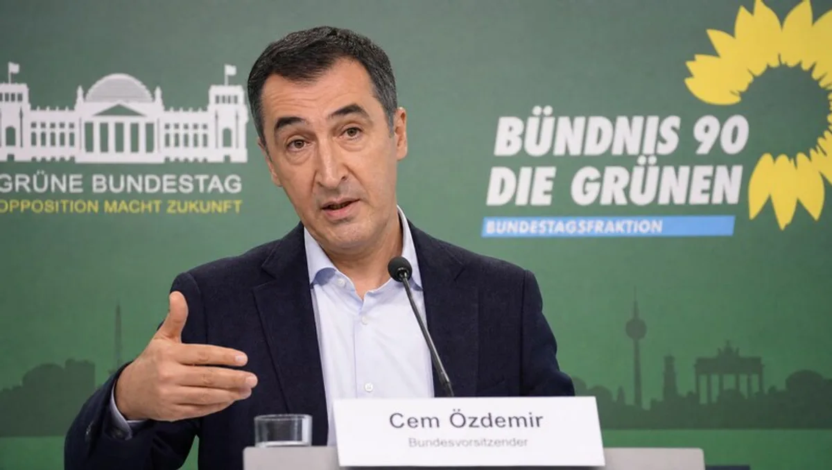 Cem Oezdemir — Portrait